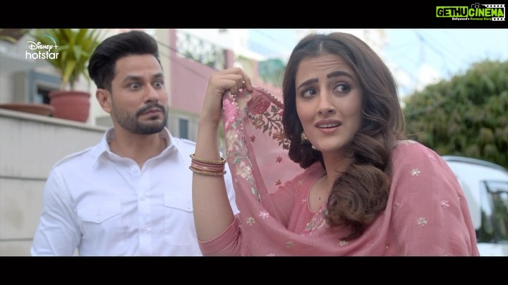 Nupur Sanon Instagram - Thank you thank you #PopKaun ko itna pyar dene ke liye!!β€οΈ Memes aur laughter ki baarish ho rahi hai ! π»ππ» Aur kyunki aapki hasi mein hi humari hasi hai, dekhiye #HotstarSpecials #PopKaun - all episodes now streaming only on @disneyplushotstar ππΏ @kunalkemmu @nupursanon @satishkaushik2178 @iam_johnylever @its_jamielever @farhadsamji @chunkypanday @saurabhshuklafilms @rajpalofficial @officialzakirhussain @zuber_zooby @toshisabri @shaaribsabri @tashabhambra @ashwinikalsekar @prithvizutshi @manujmittra @yamproduction1