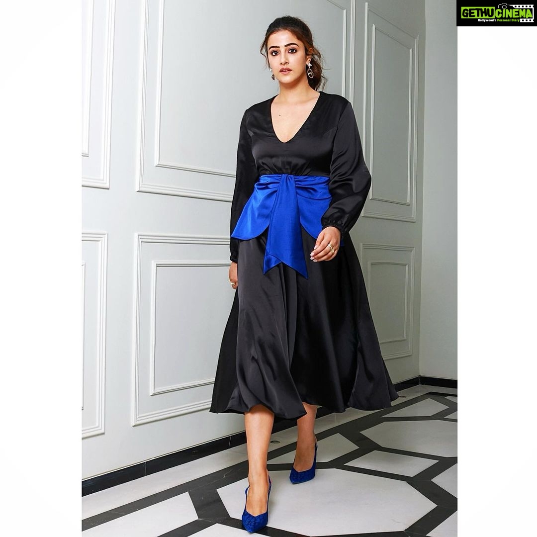 Nupur Sanon Instagram - Here in black to chase away your blues ππ€ππ€ β’ Outfit - @labelmanikananda Jewellery - @paromapopat @kushalsfashionjewellery HMU - @kavyesharmaofficial @pinkeykashidonhair Photographer - @advait_vaidya