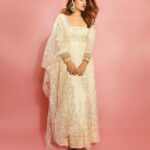 Nupur Sanon Instagram - The classic white anarkali + red lip + loads of simplicity! Bas ❤️‍🔥🌻 • Team Sara : Hmu - @makeupbydevanshii Styled by - @ashwin_ash1 & @hassankhan_3 Style team - @ahmedxmirza Outfit - @jade_bymk Jewellery- @houseofqc Shot by - @visualaffairs_va
