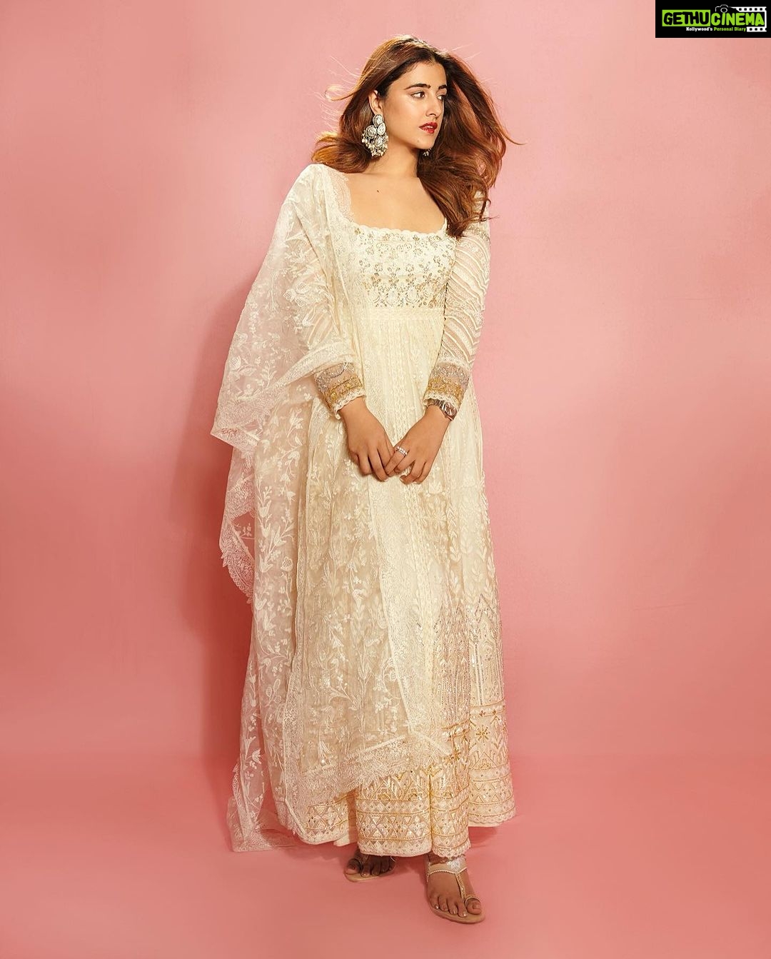 Nupur Sanon Instagram - The classic white anarkali + red lip + loads of simplicity! Bas β€οΈβπ₯π» β’ Team Sara : Hmu - @makeupbydevanshii Styled by - @ashwin_ash1 & @hassankhan_3 Style team - @ahmedxmirza Outfit - @jade_bymk Jewellery- @houseofqc Shot by - @visualaffairs_va