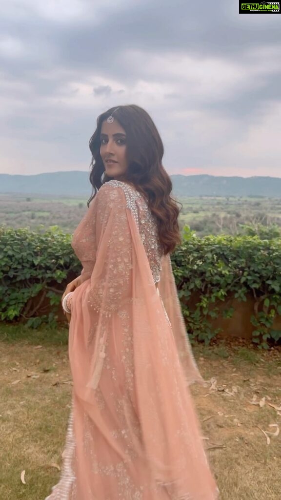 Nupur Sanon Instagram - Pretty places,soothing songs and smiling Pihu 🥰🫶🤭 • Outfit : @malasaofficial 🌼