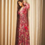 Nupur Sanon Instagram - 🌹🌹🌹🌹 • Outfit- @kalista.official Jewellery: @sangeetaboochra @minerali_store Styled by- @sukritigrover Styling Team- @vanigupta.23 @jivikasetpal hair - @hetal__gami
