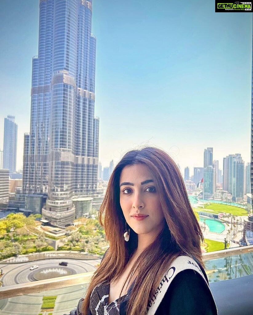 Nupur Sanon Instagram - The view🦋🫶 Burj Khalifa, Dubai