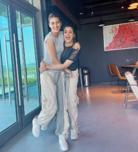 Nupur Sanon Instagram - And that was the BEFORE and AFTER! 😂 (Swipe🤭) We did it YAYYYY! 🪂✈️ Happy Siblings Day to my partner in crime forever!! 👭🏻 #SKYDIVING #BestFeeling #Freefallin #BucketList✔️