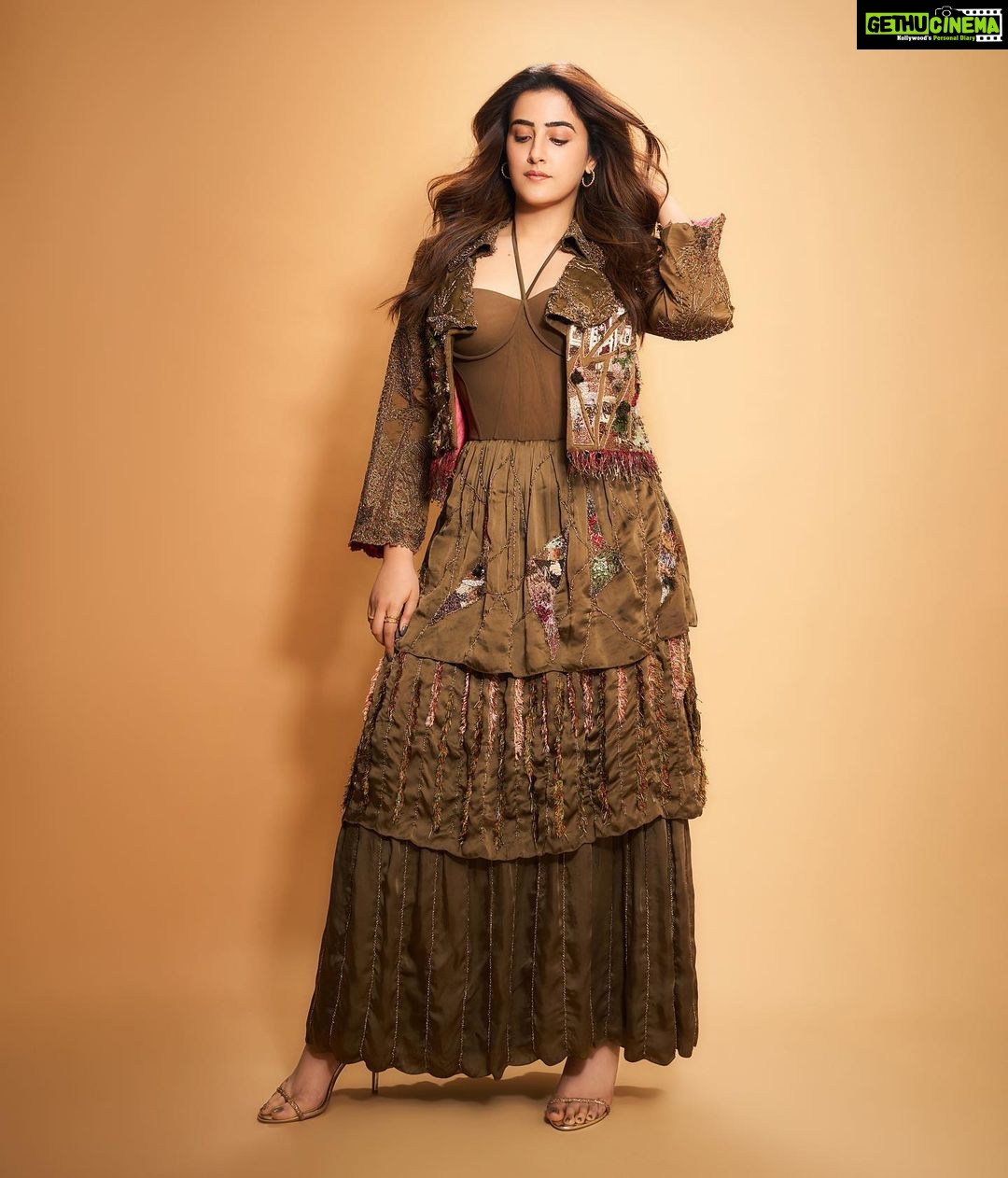 Nupur Sanon Instagram - BOHO ALWAYS!! ❤️🔥 • Outfit- @ahummingway Jewellery- @ishhaara @ascend.rohank @timelessjewelsby_s Stylist @sukritigrover Makeup @kavyesharmaofficial Hair @pinkeykashidonhair 📸 @visualaffairs_va