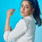 Nupur Sanon Instagram - Who makes your eyes vulnerable? 👀💎🫶 • 📸 : @mohitvaru Hmu : @kavyesharmaofficial @pinkeykashidonhair