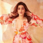 Nupur Sanon Instagram - Read my eyes. Listen to my silence. Understand my pauses. It ain’t simple. It’s an everyday challenge. That thing called ‘love’ 🤍 • Wearing @mandirawirkhq Stylist : @sukritigrover Makeup : @kavyesharmaofficial Hair : @pinkeykashidonhair Jewellery : @paromapopat @kushalsfashionjewellery