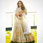 Nupur Sanon Instagram - जग की हिरासत से मुझको छुड़ाले 🫶
