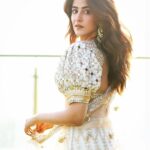 Nupur Sanon Instagram - Banno ki saheli👀🤍🔥 • Styled by @sukritigrover Outfit : @gopivaiddesigns Earrings : @aquamarine_jewellery Hair : @pinkeykashidonhair