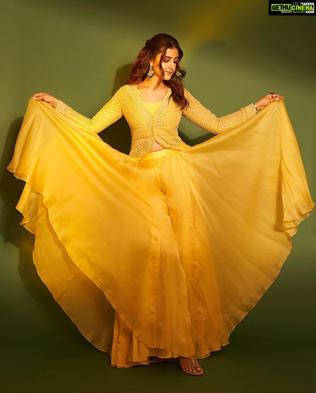 Nupur Sanon Instagram - Ready to spread my wings!!π»π¦π β’ TNR Promotions Team Sara : Hmu - @makeupbydevanshii Styled by - @ashwin_ash1 & @hassankhan_3 Style team - @ahmedxmirza Outfit - @couturebyniharika @perniaspopupshop Jewellery- @shopriyaaofficial Shot by - @visualaffairs_va