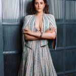 Nupur Sanon Instagram - Don’t know much about posing but I guess I’m doing okay?! 🥶🔥🤭 • • Styled by : @sukritigrover Wearing : @svacouture Jewellery : @sangeetaboochra @aquamarine_jewellery 📸 : @advait_vaidya