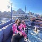 Nupur Sanon Instagram - The stunning view of Sülemaniye Mosque and me 💁🏻‍♀️🌝 Nova Şantiye Cafe