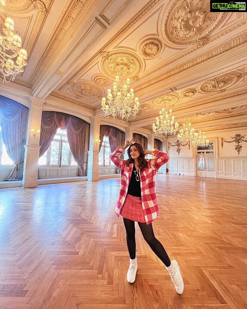 Nupur Sanon Instagram - Didn’t find my key so I’m stuck in 2022 with y’all i guess 😂🗝 #thePeraPalace #iykyk Pera Palace Hotel