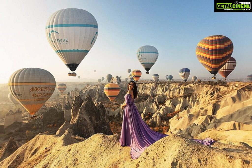 Nupur Sanon Instagram - The best sunrise I’ve ever seen! 🥲🌈 Love Valley, Goreme, Cappadocia