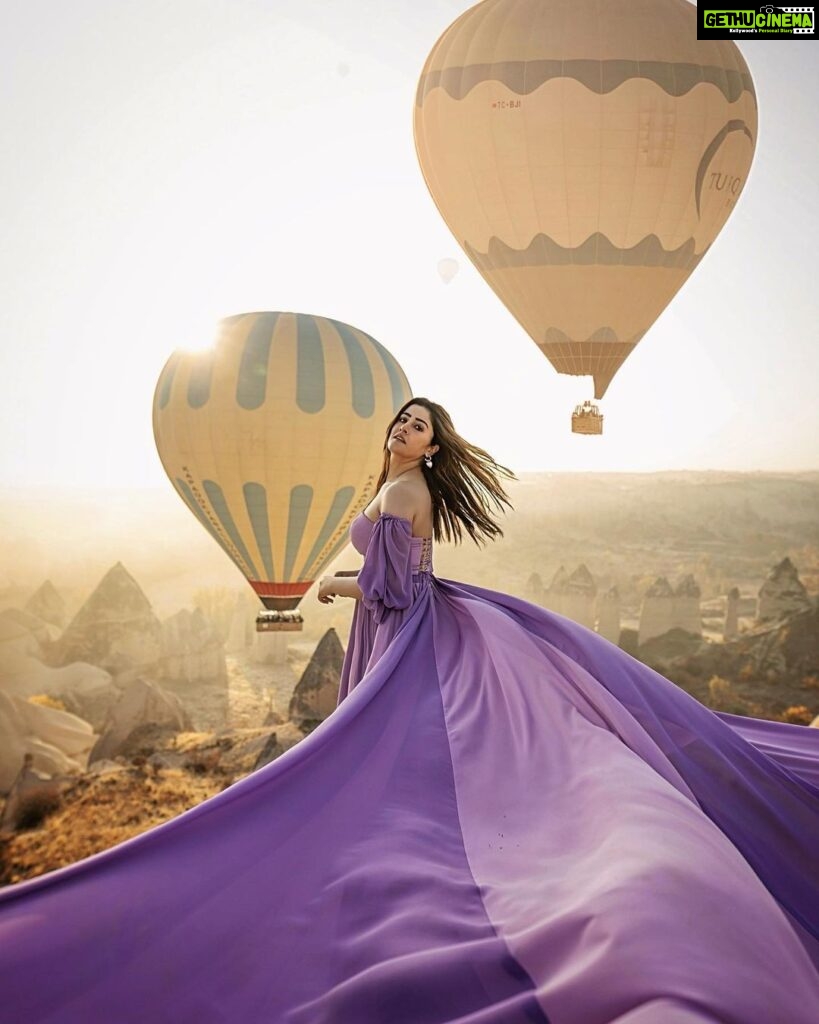 Nupur Sanon Instagram - She is stillness in a world of chaos💜💛🌈 • 📸 : @arik_photoart @cappadocia_photoart 👗: @dressdociaofficial Cappadocia