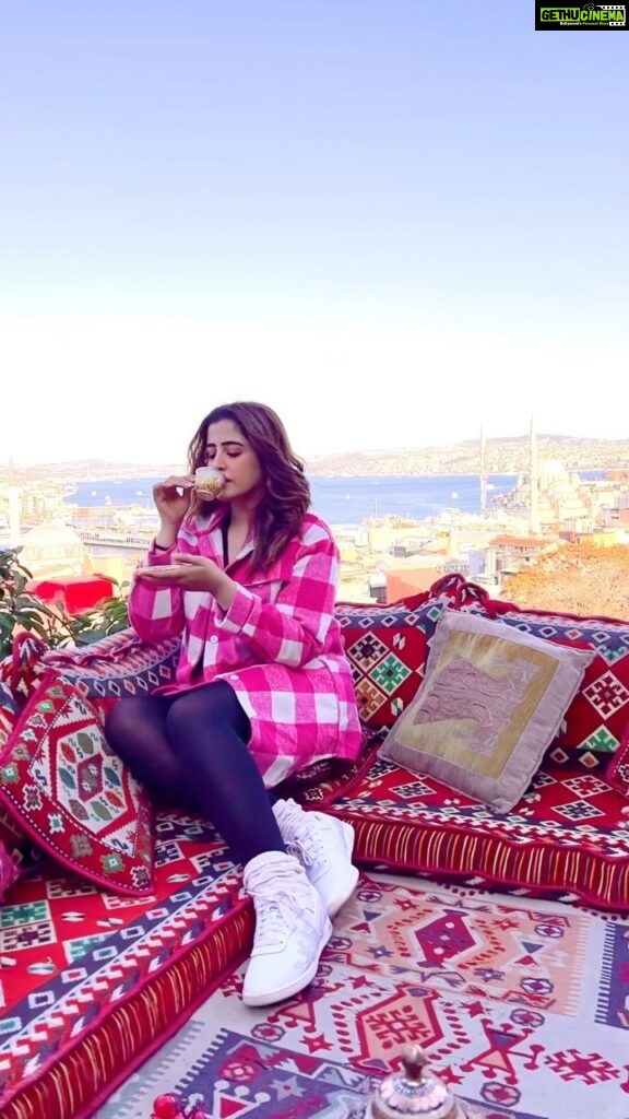 Nupur Sanon Instagram - Hello from the colourful Istanbul🌈🔥 Istanbul, Turkey