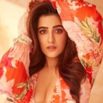 Nupur Sanon Instagram - Read my eyes. Listen to my silence. Understand my pauses. It ain’t simple. It’s an everyday challenge. That thing called ‘love’ 🤍 • Wearing @mandirawirkhq Stylist : @sukritigrover Makeup : @kavyesharmaofficial Hair : @pinkeykashidonhair Jewellery : @paromapopat @kushalsfashionjewellery