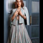 Nupur Sanon Instagram - Don’t know much about posing but I guess I’m doing okay?! 🥶🔥🤭 • • Styled by : @sukritigrover Wearing : @svacouture Jewellery : @sangeetaboochra @aquamarine_jewellery 📸 : @advait_vaidya