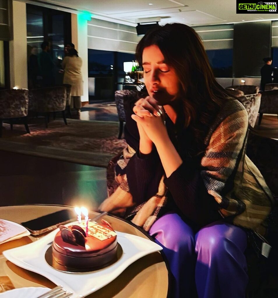 Nupur Sanon Instagram - A sweet simple birthday dinner with my two pillars of strength and love. It was a very different kind of birthday. The best birthday ever.❤️ You are my best friends. I love you guys and you both mean the world to me. 🧿 A big thank you for the warmest wishes that you all have sent.🙏🏻A big thank you to the sweetest edits and videos my cute loyalists have been tagging me on Instagram. :”) God has been the kindest to me❤️🧿☺️ • 📸: the best best friend @rochana.singal 🫂 #Birthday2022