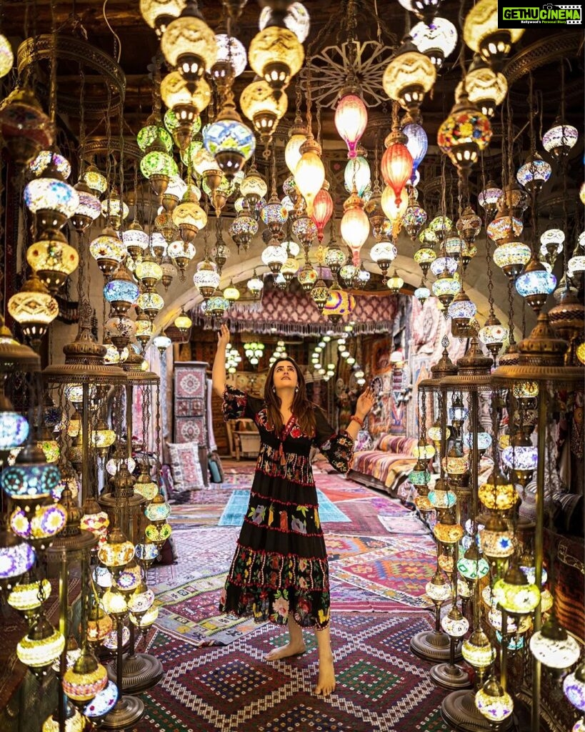 Nupur Sanon Instagram - The beauty of Turkish lanterns🌈✨🪩 • Outfit : @vipulshahbags Sultan Carpets