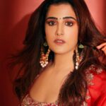 Nupur Sanon Instagram – आँखों से तेरे सच सभी … सब कुछ अभी जान लूँ ❤️🔥
•
Hair @aasifahmedofficial
Makeup @kavyesharmaofficial
Earrings @anayah_jewellery
Wearing @mrunalinirao
Stylist @sukritigrover
Styling Team- @vanigupta.23
@stylebynehan @niddhii_jain
📸 : @tejasnerurkarr