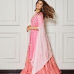 Nupur Sanon Instagram – Florals and Pinks💗💜🤍💗💜🤍

#lastnight #diwali2022
•
Wearing @nachiketbarve 🌺
Hairstylist @hairbytabassum 
Jewellery @karishma.joolry @blingsutra 
Styled by @sukritigrover 
Styling team @vanigupta.23 @stylebynehan @niddhii_jain 
Shot by @mohitvaru
