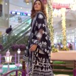 Nupur Sanon Instagram - I kicked off my Diwali shopping and festivities at Pune’s favourite destination, @phoenixmctypune 🪔💗 From larger than life and brightly lit peacocks and festive floral elements at the entrance to instagrammable spots everywhere within the mall, I felt Diwali in every sense.☺️With so many gifting options to choose from, I shopped for my loved ones while having enough time to pamper myself too. 😍🥰 #LightsOfHappiness • Outfit : @sukritiandaakritiofficial 🖤🤍 Hair : @pinkeykashidonhair