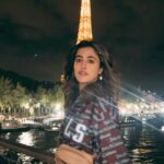 Nupur Sanon Instagram - Trying to pose pretty in front of the prettiest there is!🤭 #eiffeltower #parisisalwaysagoodidea