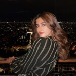 Nupur Sanon Instagram - Baatein bachkaani bas tum tak…👁🌙 Eiffel Tower