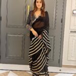 Nupur Sanon Instagram - उफ़्फ़ Nothing like ‘wearing a saari’ feeling! 🔥🖤 • Wearing @vvanivats Jewellery @minerali_store @aquamarine_jewellery Styled by @sukritigrover Assisted by @vanigupta.23