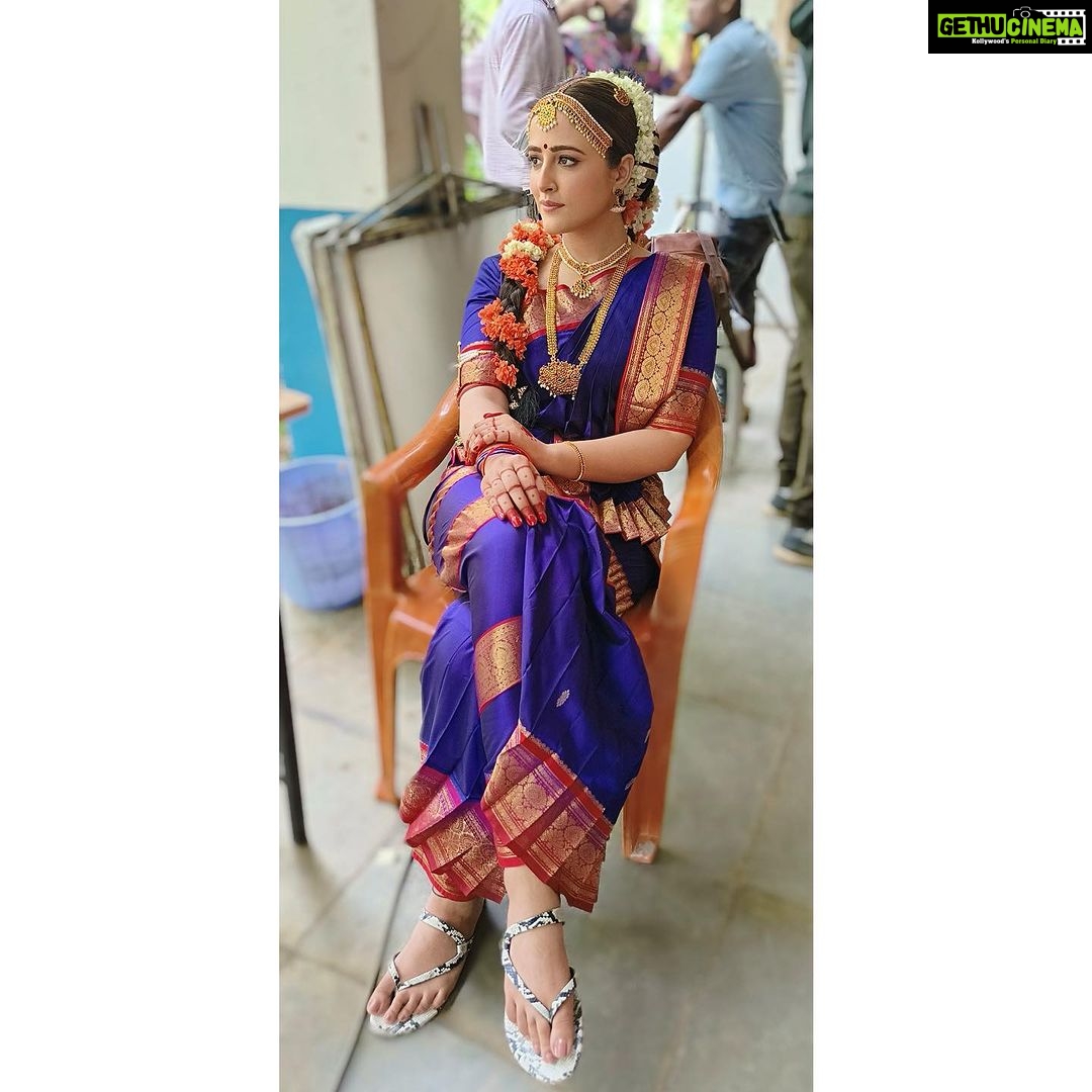 Nupur Sanon Instagram - EK DUM SOUTH Style!!! 🔥😎❤️ SARA cannot wait to meet you all on 20th OCT!! And you ?? 🥰 #TigerNageswaraRao #RaviTeja #NupurSanon #MassMaharaja #EkdumEkdum #TigerXSara Hair : @hairbytabassum Makeup : @devanshipatil