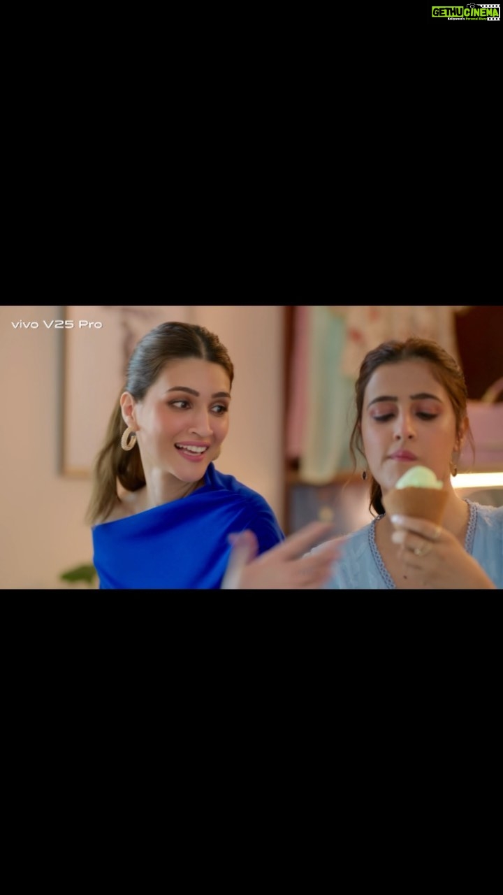 Nupur Sanon Instagram - @kritisanon does a lot of things but never admits them š Thanks to the "OIS Super Night Portrait" feature on my new #vivoV25Pro, I can catch her off-guard and click beautiful pictures even at night.š I am absolutely loving this #MagicalPhone designed by @vivo_india #vivoV25Pro #DelightEveryMoment #MagicalPhone