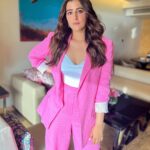 Nupur Sanon Instagram - The pinker the better! 🫦 • Team💕 Makeup @kavyesharmaofficial Hair @pinkeykashidonhair Stylist @sukritigrover Assistant by @vanigupta.23