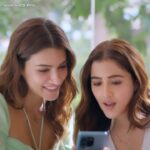 Nupur Sanon Instagram - The beauty in some things leave us in awe forever.🫶 Just like the 120Hz 3D Curved Display on my all-new #vivoV25Pro 😁 It is indeed a #magicalphone designed by @vivo_india @kritisanon 💕 #vivoV25series #MagicalPhone #vivoV25Pro