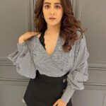 Nupur Sanon Instagram - CHECKMATE 👸🏻🏁 • • Styled by @sukritigrover Assisted by @vanigupta.23 Wearing @appapop @priajain Hair @pinkeykashidonhair Makeup - Me🤭