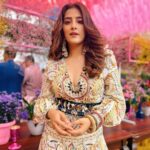 Nupur Sanon Instagram - Just a lot of bohemian thrown into one picture…including my vibe!! 🤭🌺🌝