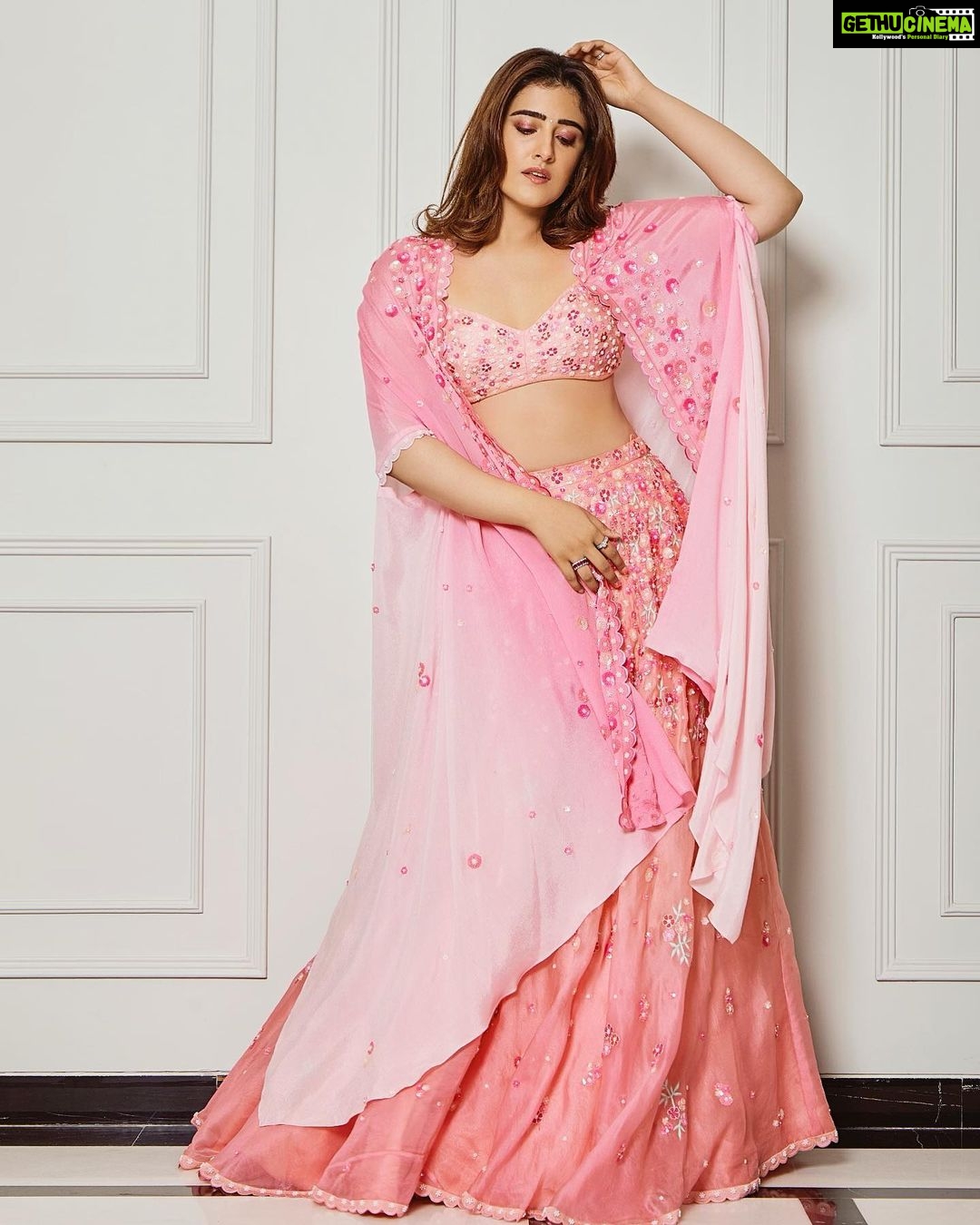Nupur Sanon Instagram - Florals and Pinksπππ€πππ€ #lastnight #diwali2022 β’ Wearing @nachiketbarve πΊ Hairstylist @hairbytabassum Jewellery @karishma.joolry @blingsutra Styled by @sukritigrover Styling team @vanigupta.23 @stylebynehan @niddhii_jain Shot by @mohitvaru