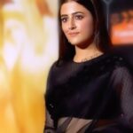 Nupur Sanon Instagram – Wear your elegance and shine🖤☺️🖤
•
Makeup @kavyesharmaofficial
Hair @pinkeykashidonhair
Styling @sukritigrover