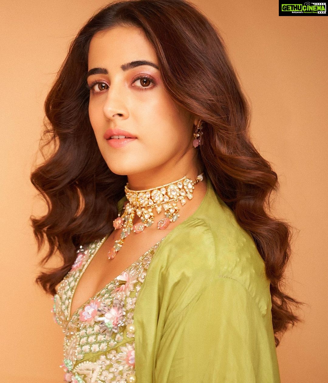 Nupur Sanon Instagram - उड़ती हैं इबादत की खुशबुऐं क्यूँ तेरे इश्क़ से ?..🌸