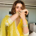Nupur Sanon Instagram - Ek dum Fida hai re? ☺️👱🏻‍♀️☀️❤️ • • Outfit- @preevinofficial Jewellery- @minerali_store @viviniabyvidhimehra @offbeatmediain Kolhapuris- @aprajitatoorofficial Styled by- @sukritigrover Styling team- @vanigupta.23 @jivikasetpal