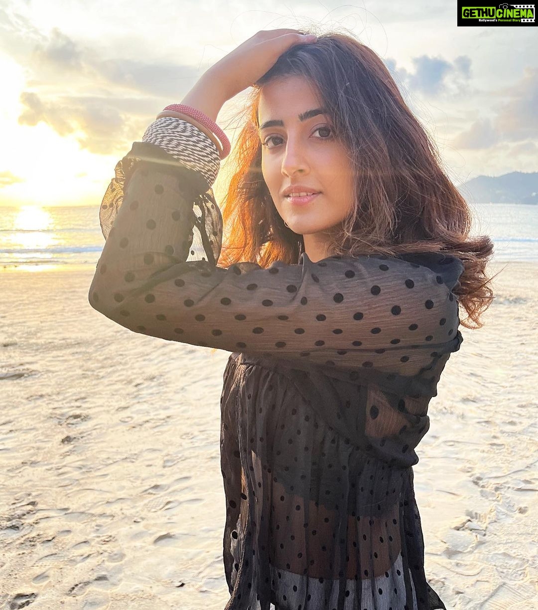 Nupur Sanon Instagram - Letβs chase sunsets together? ππππ§‘