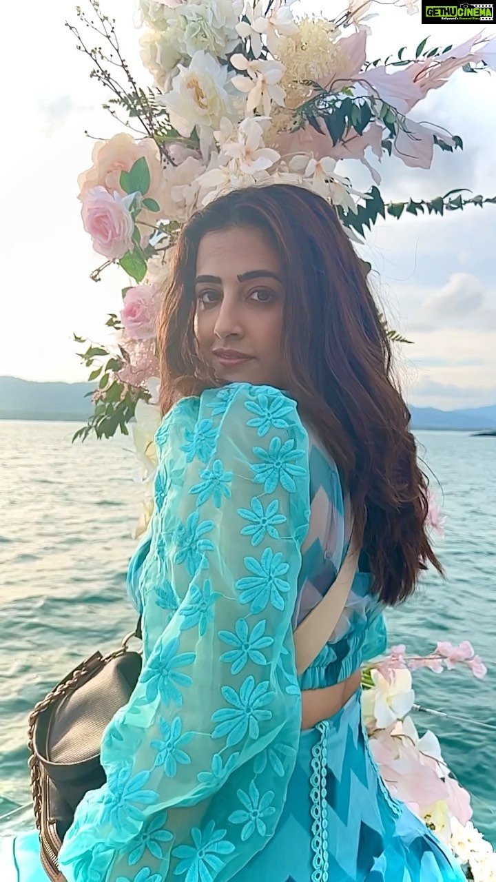 Nupur Sanon Instagram - Meet me where the sky kisses the sea 🧜♀️❤️🌊