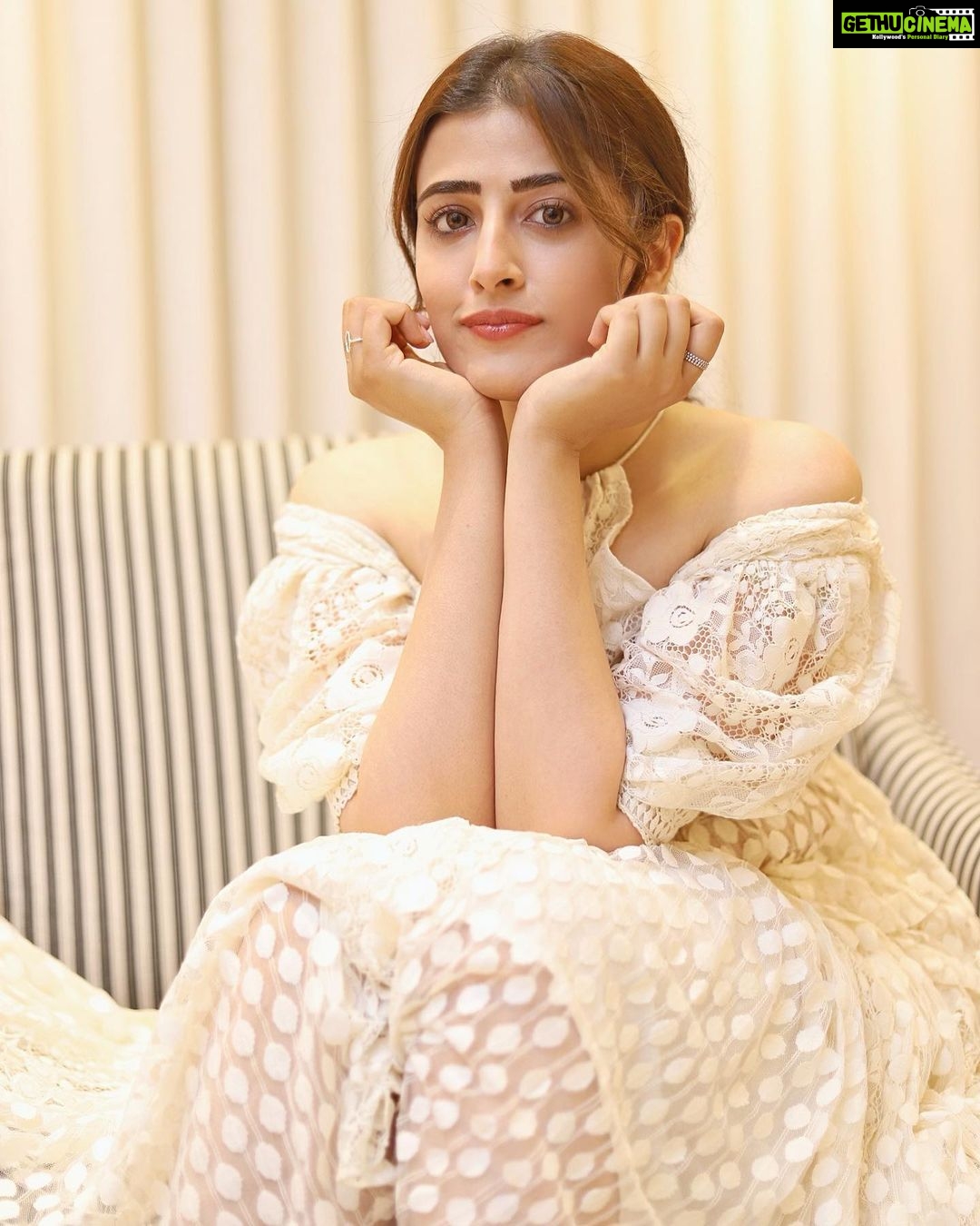 Nupur Sanon Instagram - Focus on the Good! (Oh,and on the Cute)