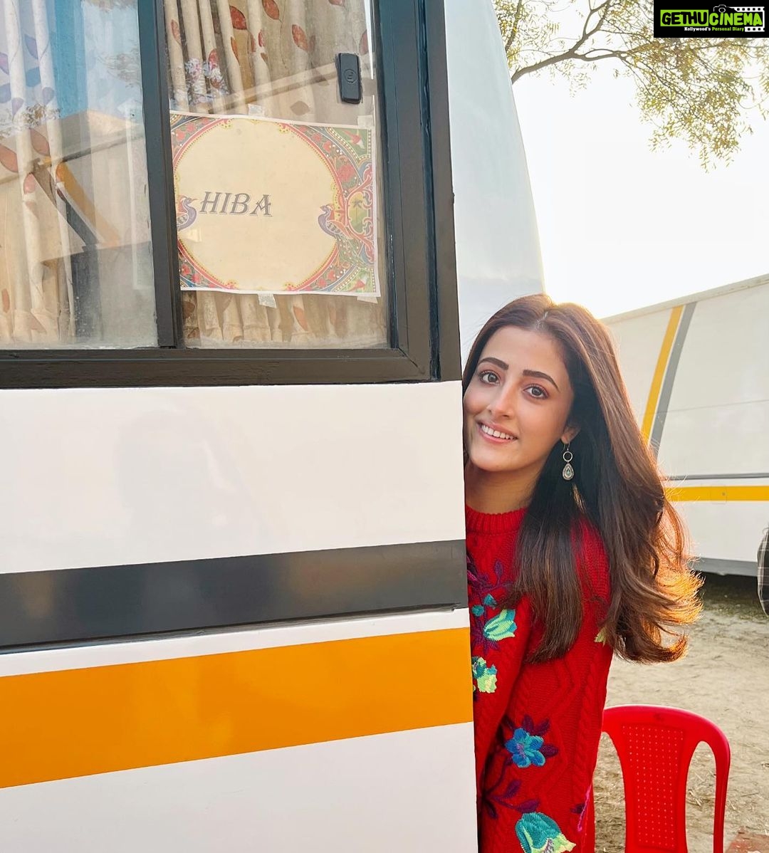 Nupur Sanon Instagram - And the beautiful journey of Hiba has started. 🧿 आप सबके दिल को छू लेगी !! 🥰 So thankful and humbled to be working in my debut film #NooraniChehra opposite one of the most talented actors in Bollywood @nawazuddin._siddiqui sir🌸🔝 Need your blessings and prayers😇🙏🏻 #LetsDoThis