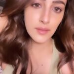 Nupur Sanon Instagram - Just cause I’m obsessed with this song and cause I’m proud of the pretty cool natural makeup I did on my face ❤️‍🔥🌝 👄😋 Thinking of sharing some tutorials!! 😂