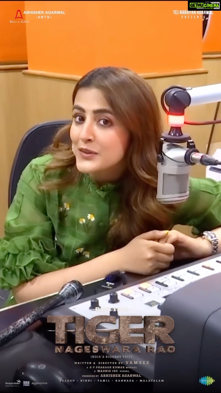 Nupur Sanon Instagram - The CUTEST rendition of #EkDumEkDum song by the gorgeous @nupursanon that too in telugu!!π #TigerNageswaraRao First Single #EkDumEkDum out now β€οΈβπ₯ - https://bit.ly/TNRFirstSingle A @gvprakash musical πΆ @raviteja_2628 @dirvamsikrishna @abhishekofficl @aaartsofficial @anupampkher @renuudesai @gayatribhardwaj__ @senguptajisshu @madhie_dop @kollaavinash @srikanth_vissa @castingchhabra @mayank_singhaniya @archana.singal.12 @saregamatelugu