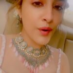Nupur Sanon Instagram - Just a Punjaban vibing to some Punjabi music !! 👑 • PS : I’m such a lyrics person…and I’m obsessed with these beautiful lyrics!! So pure,So real!! 🌸 Samajh aaye?🌝 This version is by @noorchahal_ 💛
