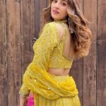 Nupur Sanon Instagram - Kehna hi kya Yeh nain ik anjaan se jo mile 👀💛💗 • Outfit : @sukritiandaakritiofficial 📸 : @rochanas4 • Earrings : @kanyaadhan_bydhirajaayushi Pr : @vblitzcommunications