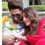 Nupur Sanon Instagram - Happiness, warmth, pulling each other’s leg, picking each other up. That was the vibe on the sets of #NooraniChehra ❤️🧿 @nawazuddin._siddiqui @jassie.gill @aasifkhan_1 @sonnalliseygall @navaniatsingh @ram_naresh_diwakar @hareeshchhabra Sharing a few pictures with my co-actors..don’t have pictures with a few but they know they are equally special😇