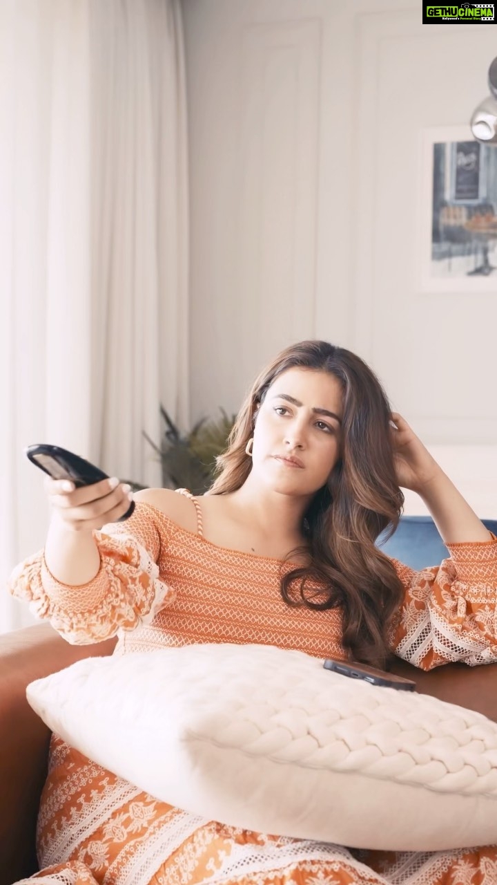 Nupur Sanon Instagram - FOMO is real! ๐ณ๐ฅบ And so is my love for travel.๐ But itโs not that easy to just magically disappear to my dream destination every time I feel like! Or is it? ;) #OpenExperiences #Ad